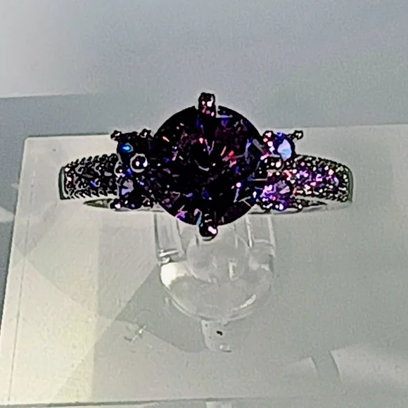 Elegant Purple Gemstone Ring - Picture 15 of 16